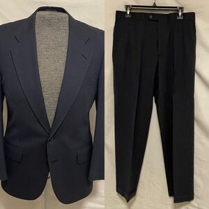 Vintage Burberry Men’s Wool Suit (38)